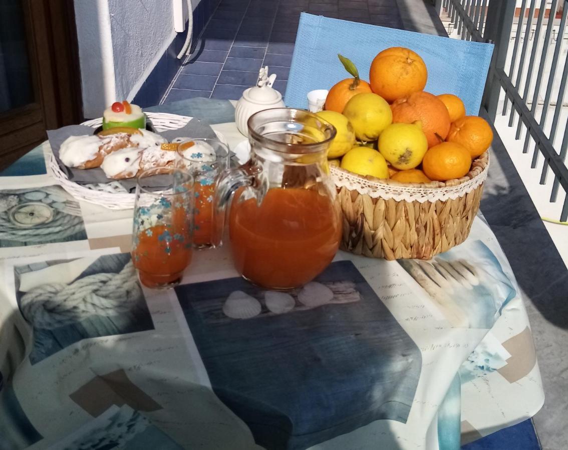 Casa Rosamarina Apartment Мондело Екстериор снимка