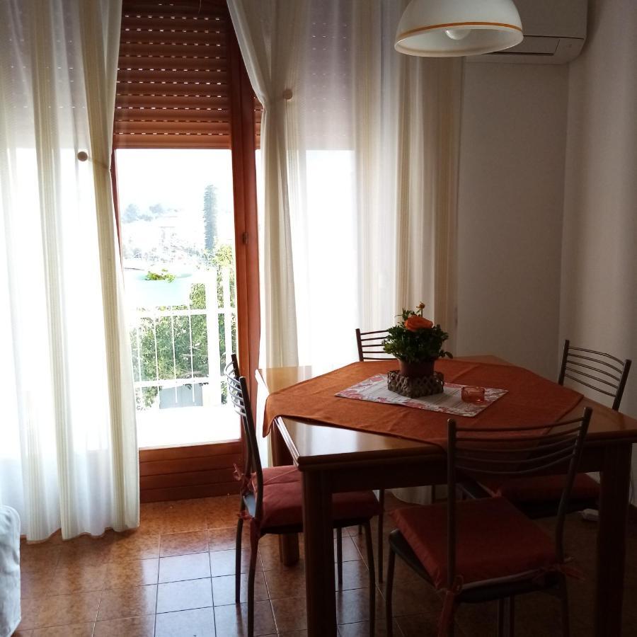 Casa Rosamarina Apartment Мондело Екстериор снимка